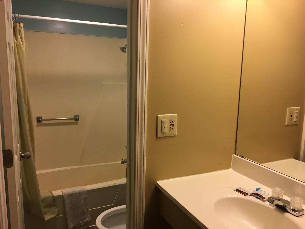 Crown Inn Толедо Екстериор снимка